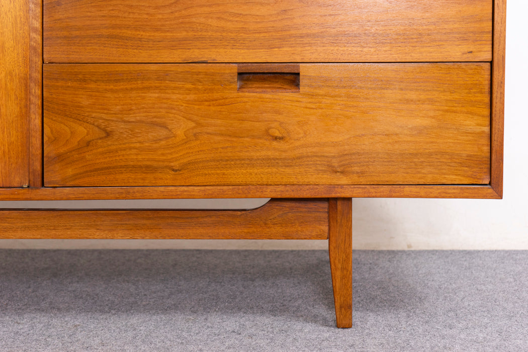Walnut Mid-Century Dresser/Sideboard - (D1429)