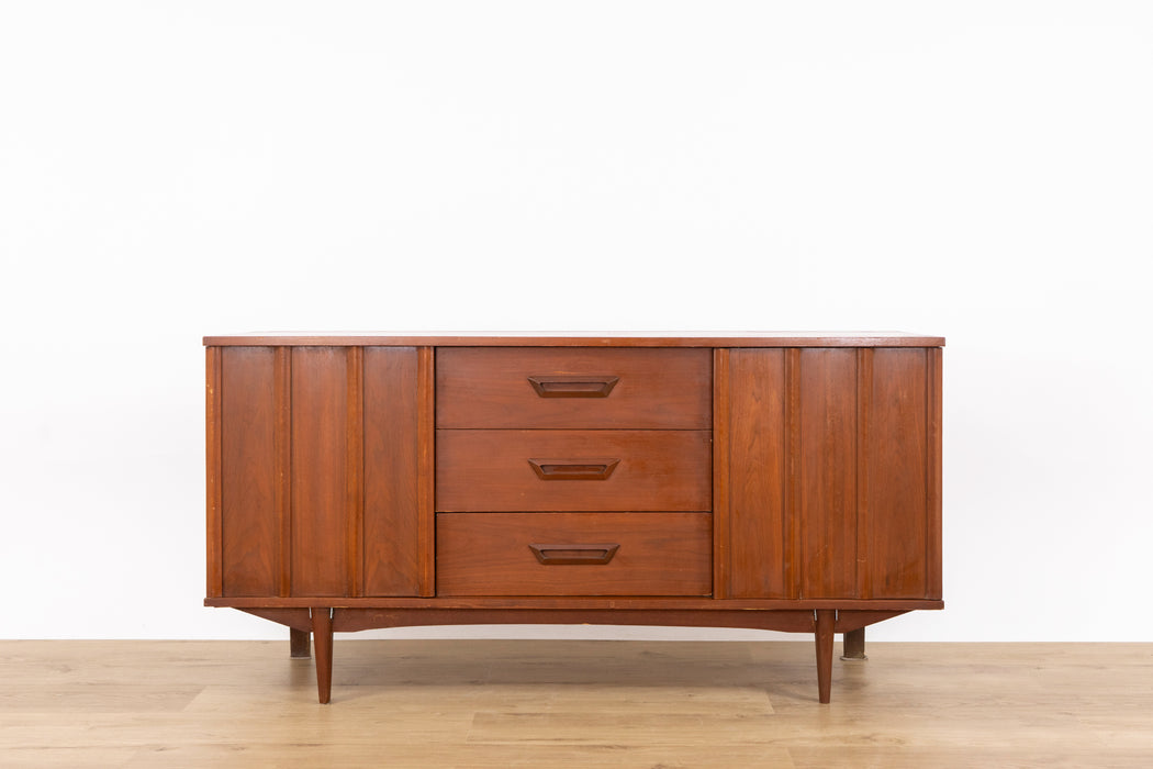 Mid-Century Modern Walnut Sideboard - (D1584)
