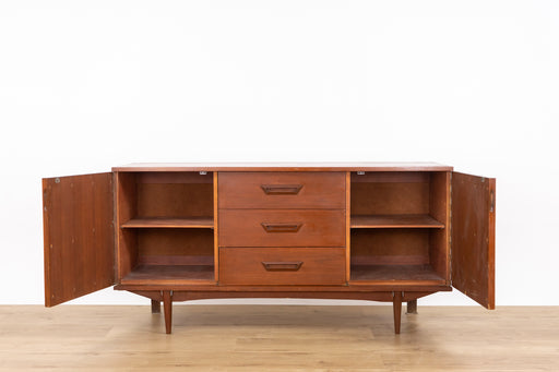 Mid-Century Modern Walnut Sideboard - (D1584)