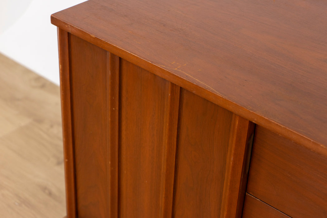 Mid-Century Modern Walnut Sideboard - (D1584)