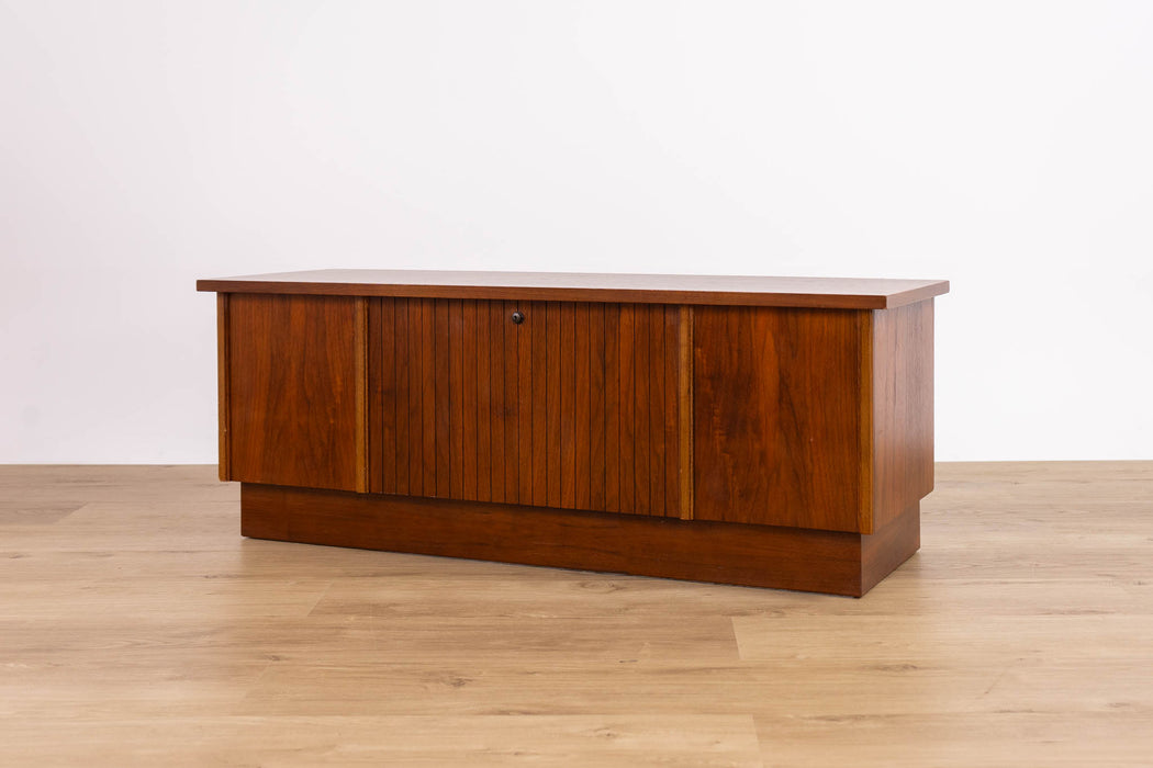 Mid-Century Modern Cedar Lined Walnut Chest by Lane Chests - (D1649)