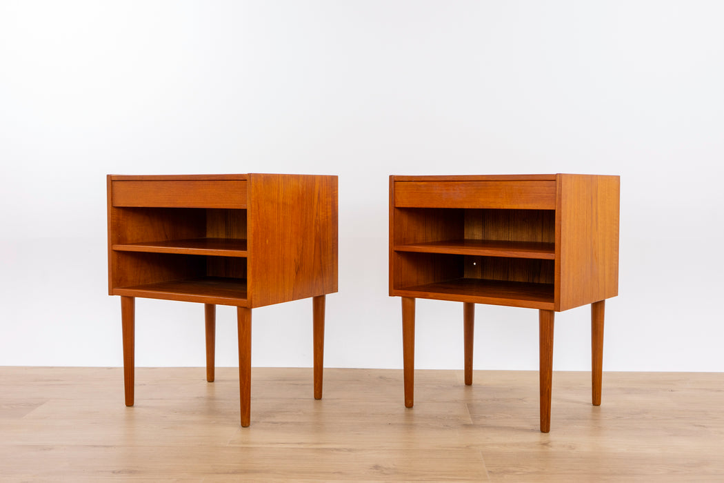 Pair of Danish Modern Teak Bedsides by Hundevad - (D1529)
