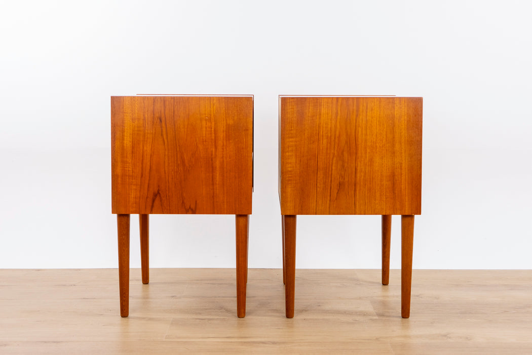 Pair of Danish Modern Teak Bedsides by Hundevad - (D1529)