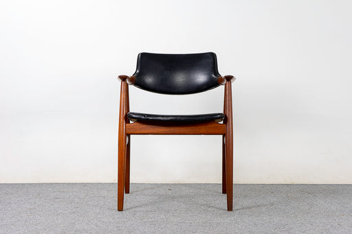 Teak GM11 Armchair by Svend Aage Eriksen - (324-166.1)