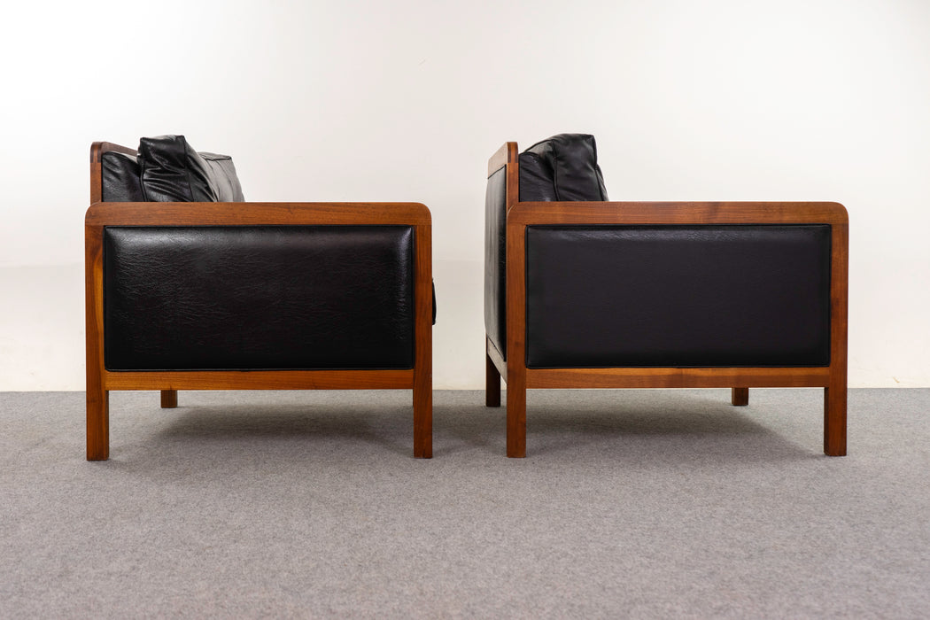 Oak & Vinyl Lounge Chair Pair - (D1291)