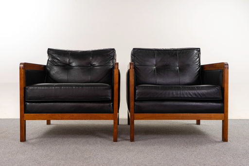 2 Mid Century Oak & Vinyl Lounge Chairs - (D1291)