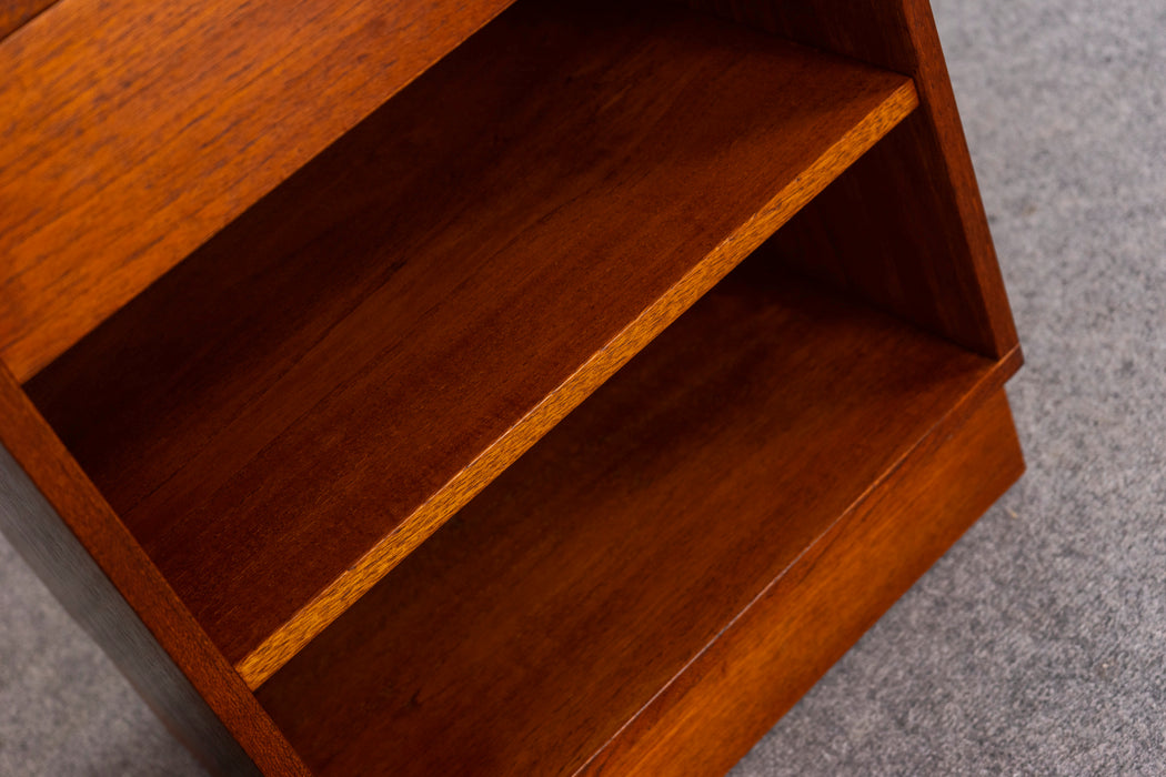 Teak Bedside Table Pair by Hundevad - (D1451)