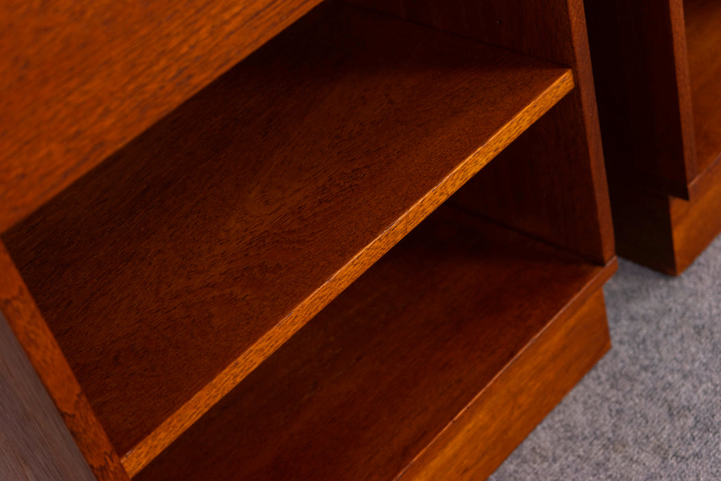 Teak Bedside Table Pair by Hundevad - (D1451)