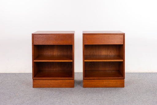 Teak Bedside Table Pair by Hundevad - (D1451)