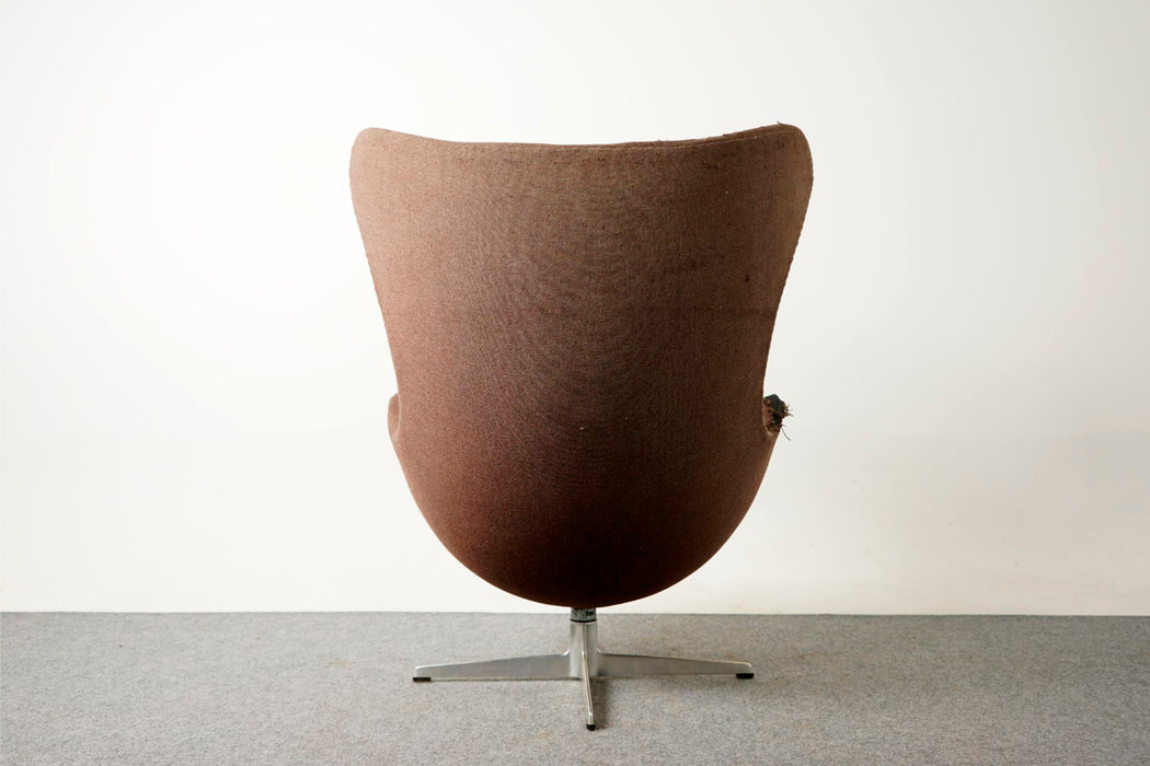 Egg Chair & Footstool by Arne Jacobsen, for Fritz Hansen - (D517)