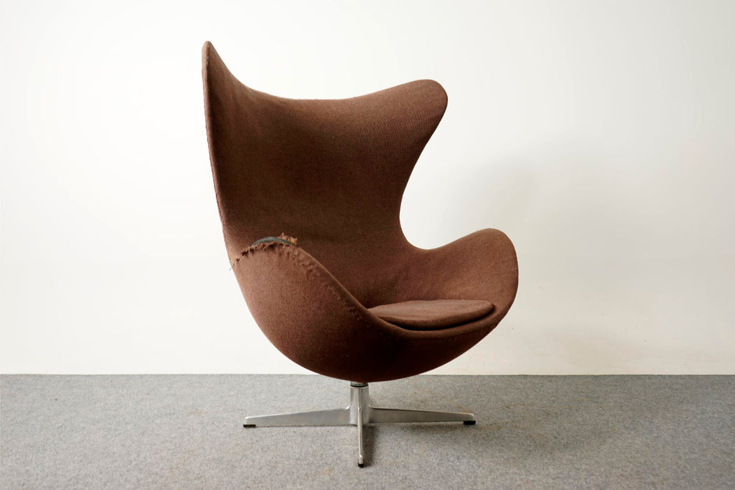 Egg Chair & Footstool by Arne Jacobsen, for Fritz Hansen - (D517)
