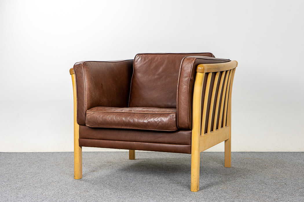 Mid-Century Beech & Leather Lounge Chair - (323-034.1)
