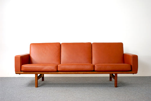 Oak & Leather Sofa GE 236/3, by Hans Wegner - (320-066)