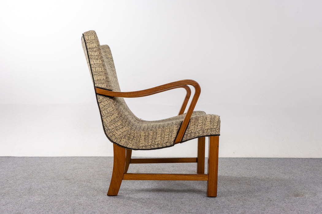 Danish Modern Elm Lounge Chair - (321-129)
