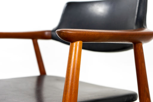 Teak GM11 Armchair by Svend Aage Eriksen - (324-166.4)