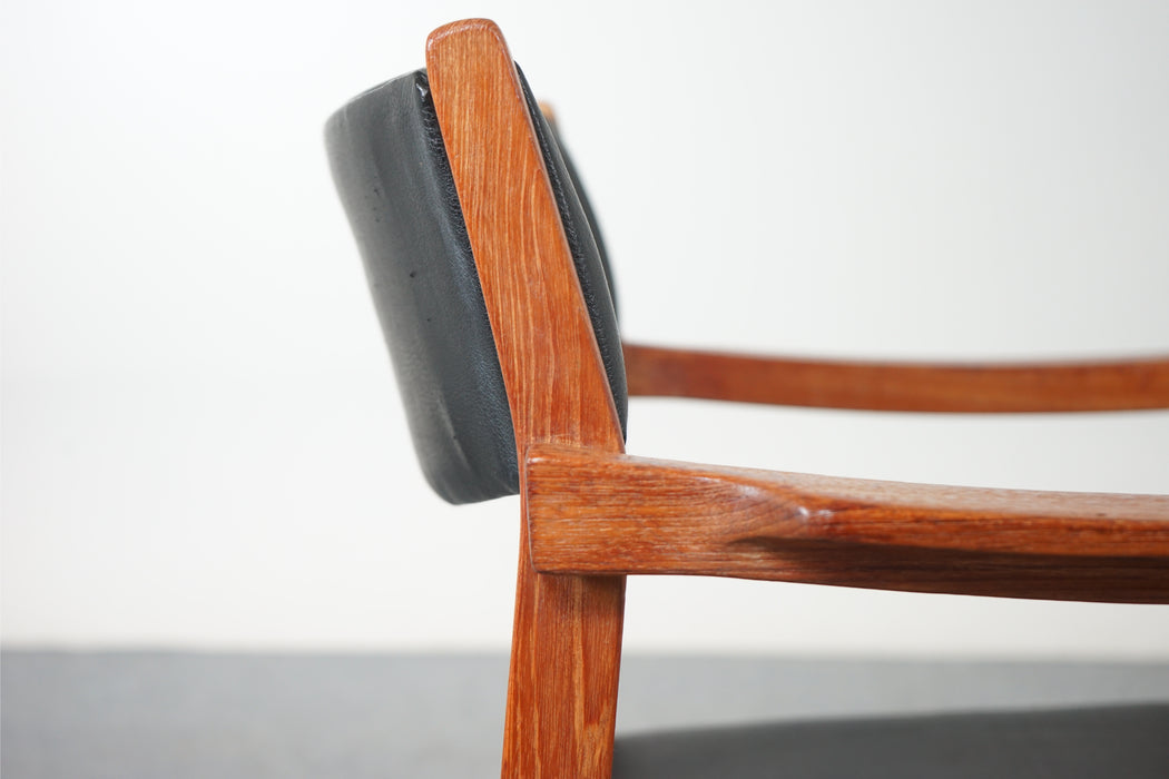 Mid-Century Teak Arm Chair - (320-088.4)