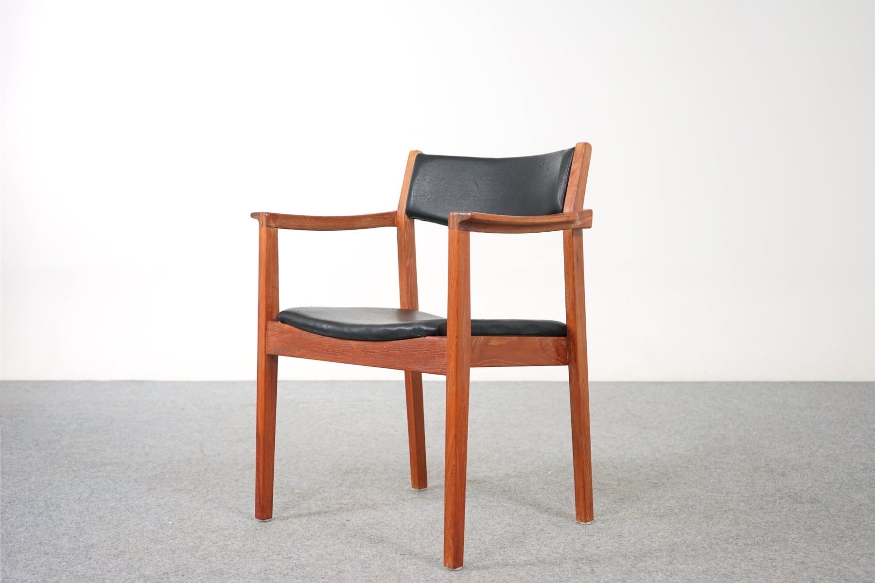 Mid-Century Teak Arm Chair - (320-088.4)