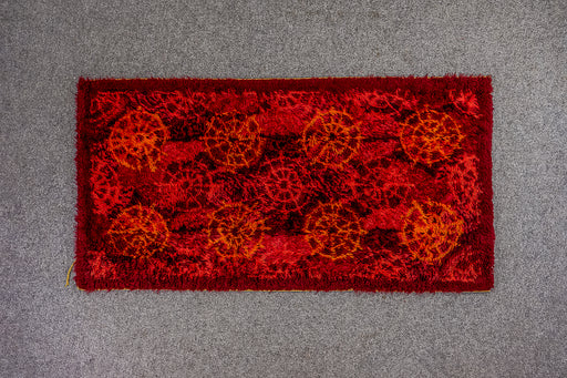 Scandinavian Red Wool Rug - (322-018.5)